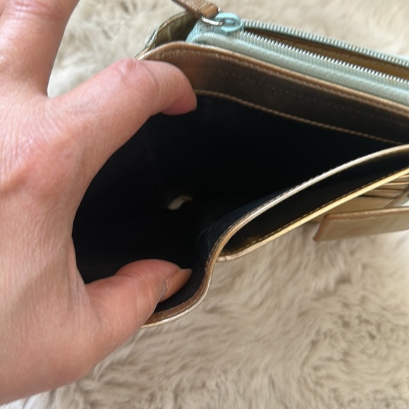 AUTHENTIC GUCCI LIGHT GREEN WALLET - Picture 8 of 8